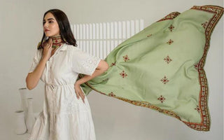 Best Hand-Embroidered Shawls in Pakistan