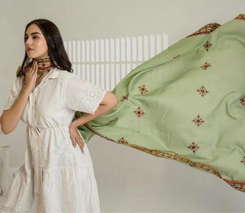 Best Hand-Embroidered Shawls in Pakistan