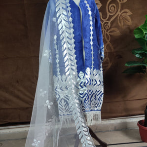 White sky applique dopatta